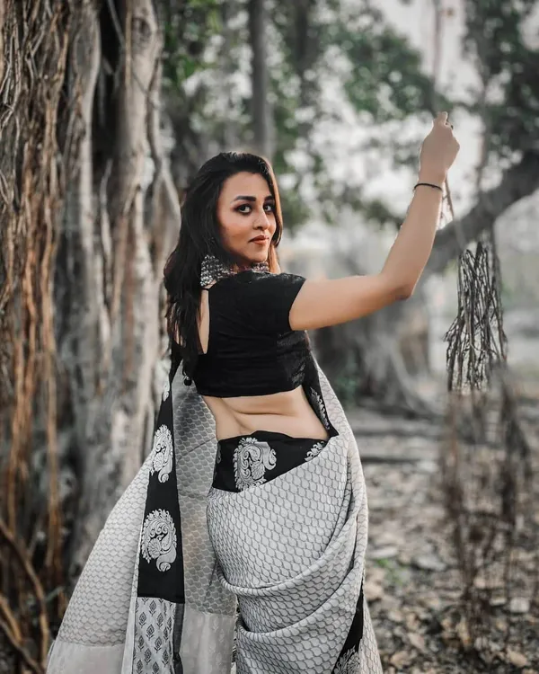 Black_Embellished_Bollywood_Jacquard_Saree_(Black)